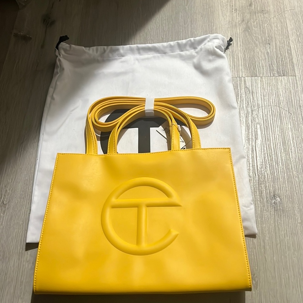 Medium size Iconic unisex medium shopping tote bag